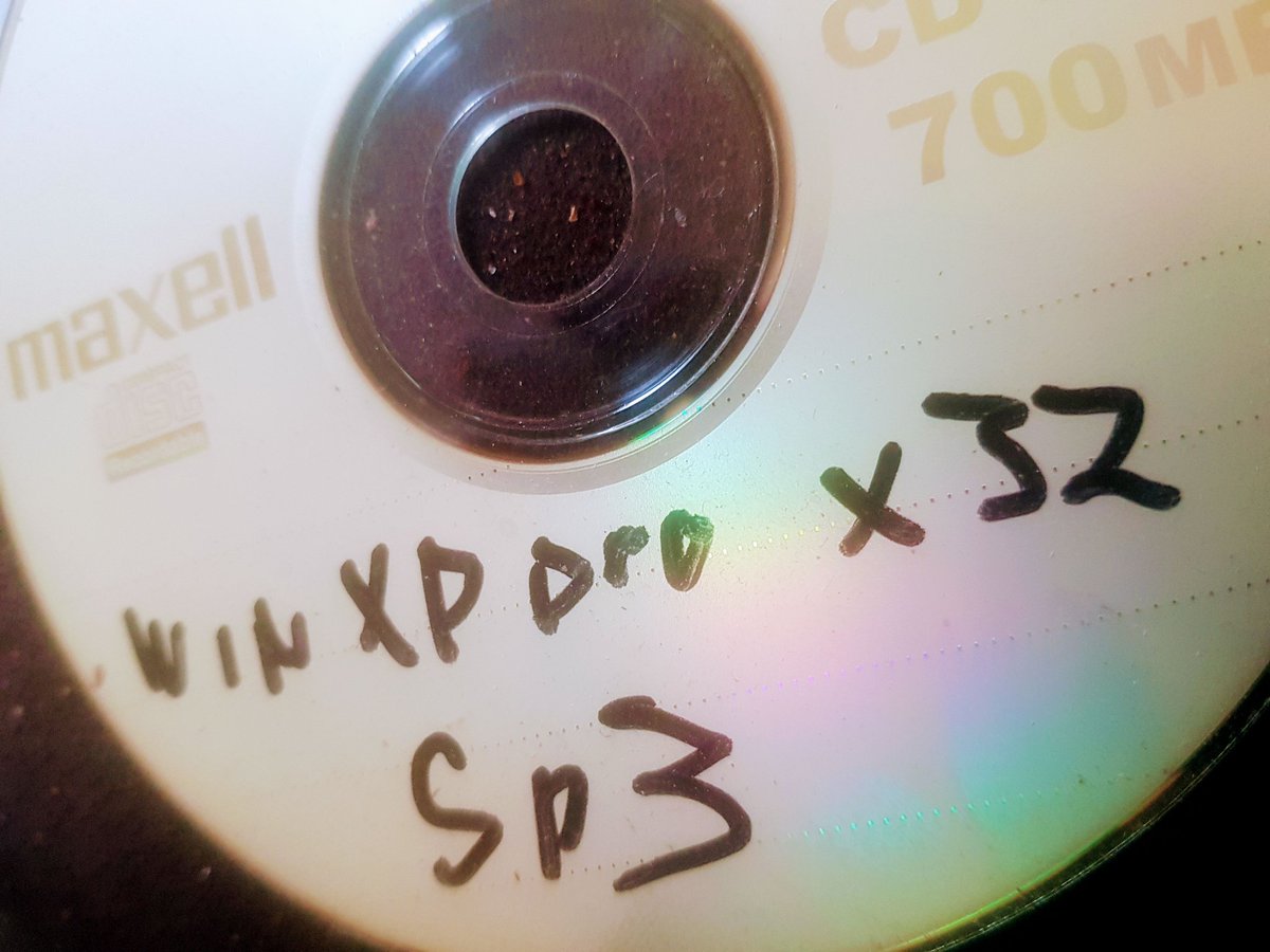 darkdatadoll's tweet photo. really this disc saved my two linux computers the last day and all my data. impossible to tell, it was too crazy wtf https://t.co/S4S2PLGkC7