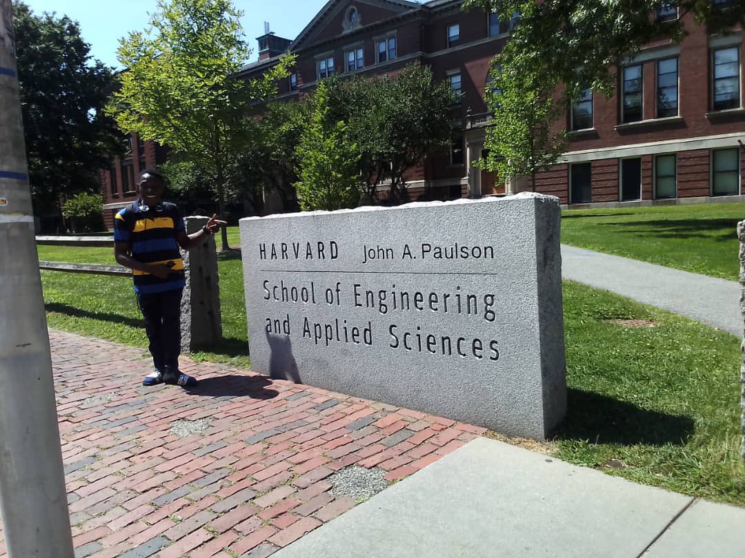 GameChangersrz's tweet photo. We are extremely proud of our volunteer #MohamedMoumie who got a fully funded scholarship at @Harvard to study a double major in Environmental &amp; Computer Science.

Keep flying high 🇨🇲 🇺🇸 

#Scholarships #excellence #EducationForAll @USEmbYaounde @UKinCameroon https://t.co/UWrSto8to6