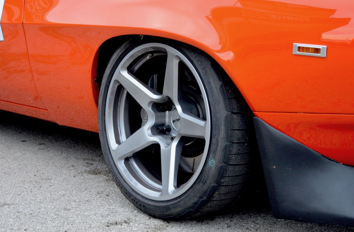 ForgelineWheels's tweet photo. Orange crush. Randyโs #protouring #Chevy #Camaro looked sweet at #2022LSFest on #forgeline #CF1 #openlug! https://t.co/Sf3ldVh9Id https://t.co/UyOhqElG2p