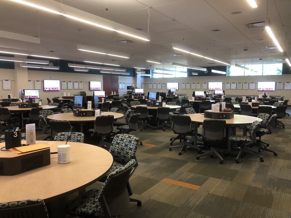 cipe_uw's tweet photo. It’s great to be back in person! We are set for our first 2022-2023 @cipe_uw Competency Module: #interprofessionalTeamwork! Looking forward to welcoming 570+ students from 8 programs @uwsmph @UWNursing @UWMadPharmacy, @UWMadSocialWork & #DOT this evening! @HKhalili1 @RobertaR718 https://t.co/IiWiUQX89v