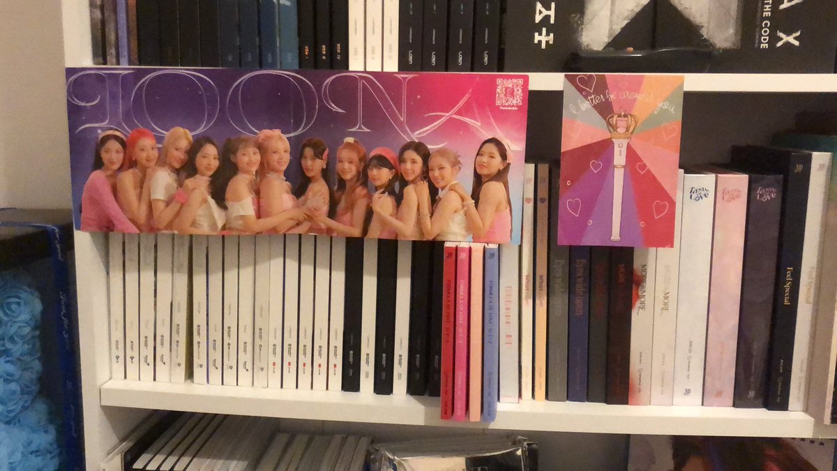 zuholuvr's tweet photo. @dailymoongirlz i was the person who you gave the last one to, it now sits proudly above my loona collection as a reminder of the lovely people who i encountered at the concert 😊 https://t.co/QOPhisxdIQ