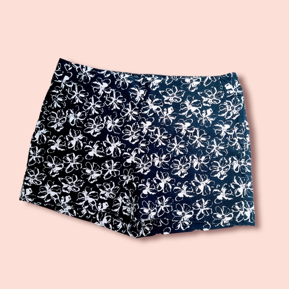Twenty9LuxeShop's tweet photo. So good I had to share! Check out all the items I'm loving on @Poshmarkapp #poshmark #fashion #style #shopmycloset #konasol #anntaylorfactory #bananarepublic: https://t.co/f7Xfk8Kezo https://t.co/lPzzHyna15