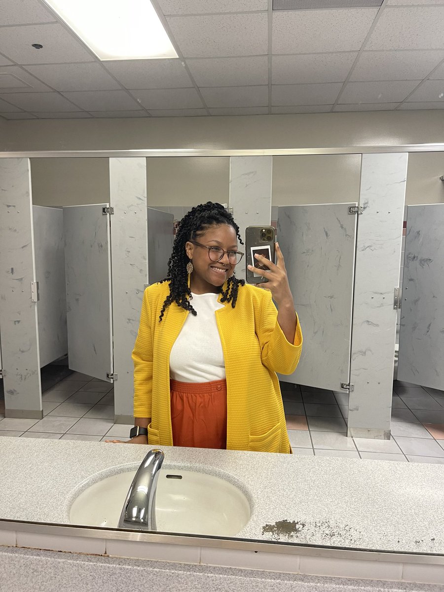 lanyaxyz's tweet photo. todays work bathroom mirror selfies ✨ https://t.co/UVG1aQ5g9H