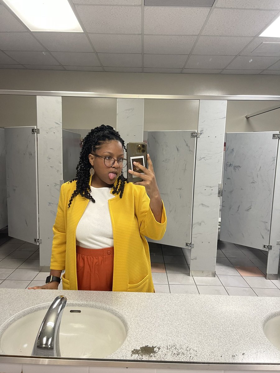 lanyaxyz's tweet photo. todays work bathroom mirror selfies ✨ https://t.co/UVG1aQ5g9H