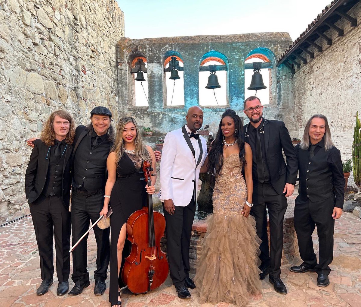 VonzellSolomon's tweet photo. A great time w/a great team!! πβ¨β€οΈπΆ
@innent
#redhotband https://t.co/yDUhlSWwhu