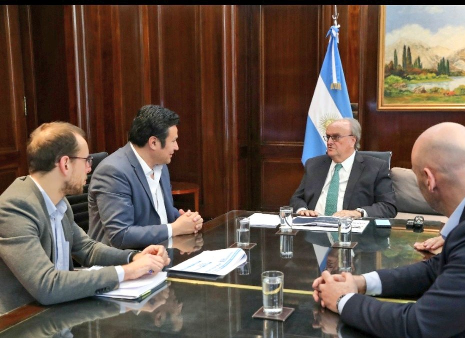 OLlancafilo's tweet photo. En CABA en la Secretaría de Industria y Desarrollo Productivo junto al Secretario Jose Ignacio De Mendiguren, avanzamos en un proyecto para lograr inversiones en conectividad.
@OPTIC_Nqn @NeuticsSapem https://t.co/3FmHnihIrS
