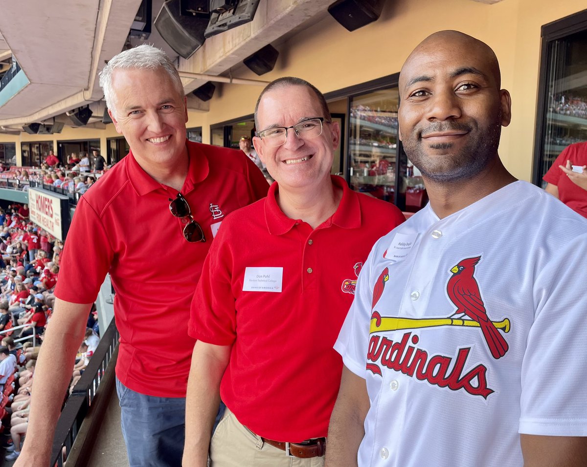 Loved celebrating  #BofAGrants w/ our partners at a @Cardinals victory!
@bgcstl @FSCSAINTLOUIS 
@SLPSFoundation 
@StlYouthJobs 
@GirlScoutsEM 
@BBBSEMO 
@Doorways 
@ulstl 
@Connections1998 
@CortexSTL 
@paraquad 
@rankentech 
@RedCrossMO 
@OPFoodSearch 
@UnitedWaySTL
@YWCASTL
👏