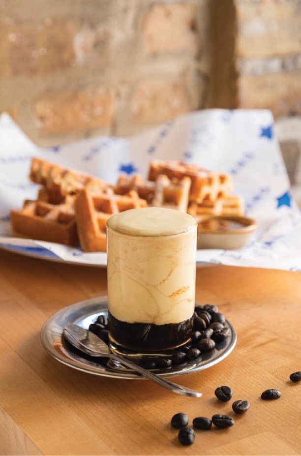 UChicagoPME's tweet photo. Local Michelin Chef Thai Dang has partnered with UChicago Dining to introduce the new Café Phê Dá in William Eckhart Research Center.
The café specializes in Vietnamese street food and specialty coffee drinks.
#QuantumCafe @uchicagodining https://t.co/VvYNj6590Z