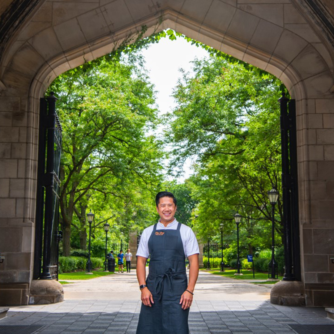 UChicagoPME's tweet photo. Local Michelin Chef Thai Dang has partnered with UChicago Dining to introduce the new Café Phê Dá in William Eckhart Research Center.
The café specializes in Vietnamese street food and specialty coffee drinks.
#QuantumCafe @uchicagodining https://t.co/VvYNj6590Z