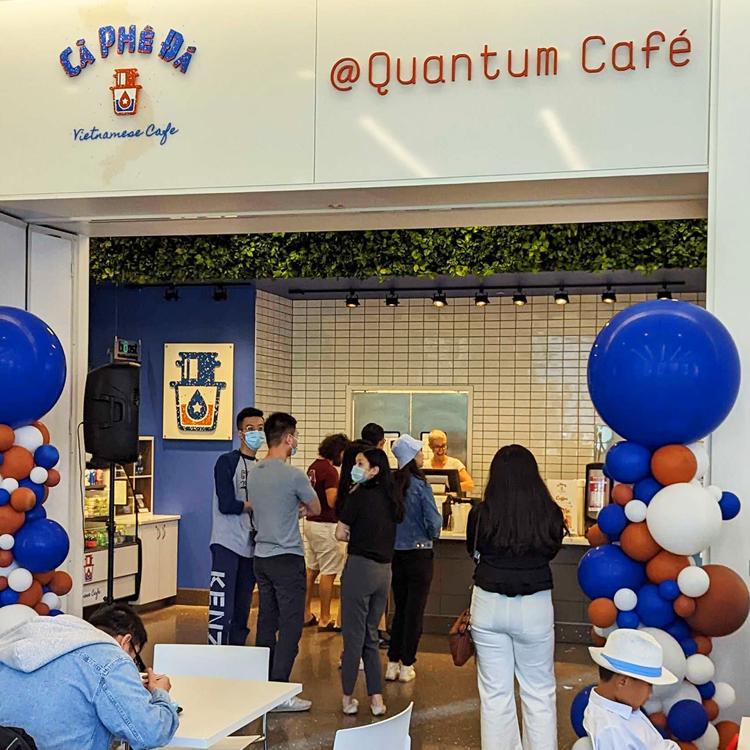 UChicagoPME's tweet photo. Local Michelin Chef Thai Dang has partnered with UChicago Dining to introduce the new Café Phê Dá in William Eckhart Research Center.
The café specializes in Vietnamese street food and specialty coffee drinks.
#QuantumCafe @uchicagodining https://t.co/VvYNj6590Z