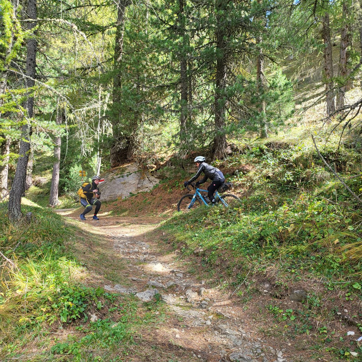 ciclopericoloso's tweet photo. Oggi #shooting per @alventomagazine “destinations” in #engadina - e stasera si butta già giù il pezzo. Domani #Spluga e #alpemotta #ciclismi #lovemyjob https://t.co/44kNznDjZN