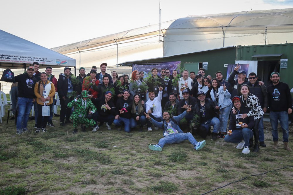 SpaceResist_NFT's tweet photo. Gracias a la familia Space Resistance por creer y hacer parte de este gran proyecto. Felices por nuestro primer encuentro anual de holders; pasamos una tarde increíble con gente maravillosa.
Vendrán muchos más encuentros Rebeldes https://t.co/xiuEB6TuDW