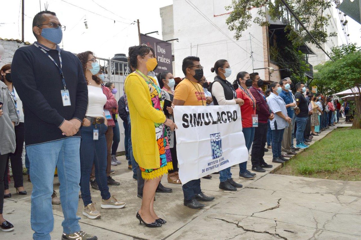 hjdsolis's tweet photo. La Dirección Regional Sur del #INEGI participó el día de hoy en el #SimulacroNacional2022 , con lo que fomentamos la cultura de protección civil entre esta comunidad de trabajadores y ponemos en práctica la capacidad de reacción de los compañeros brigadistas. https://t.co/brKLVy7lHR