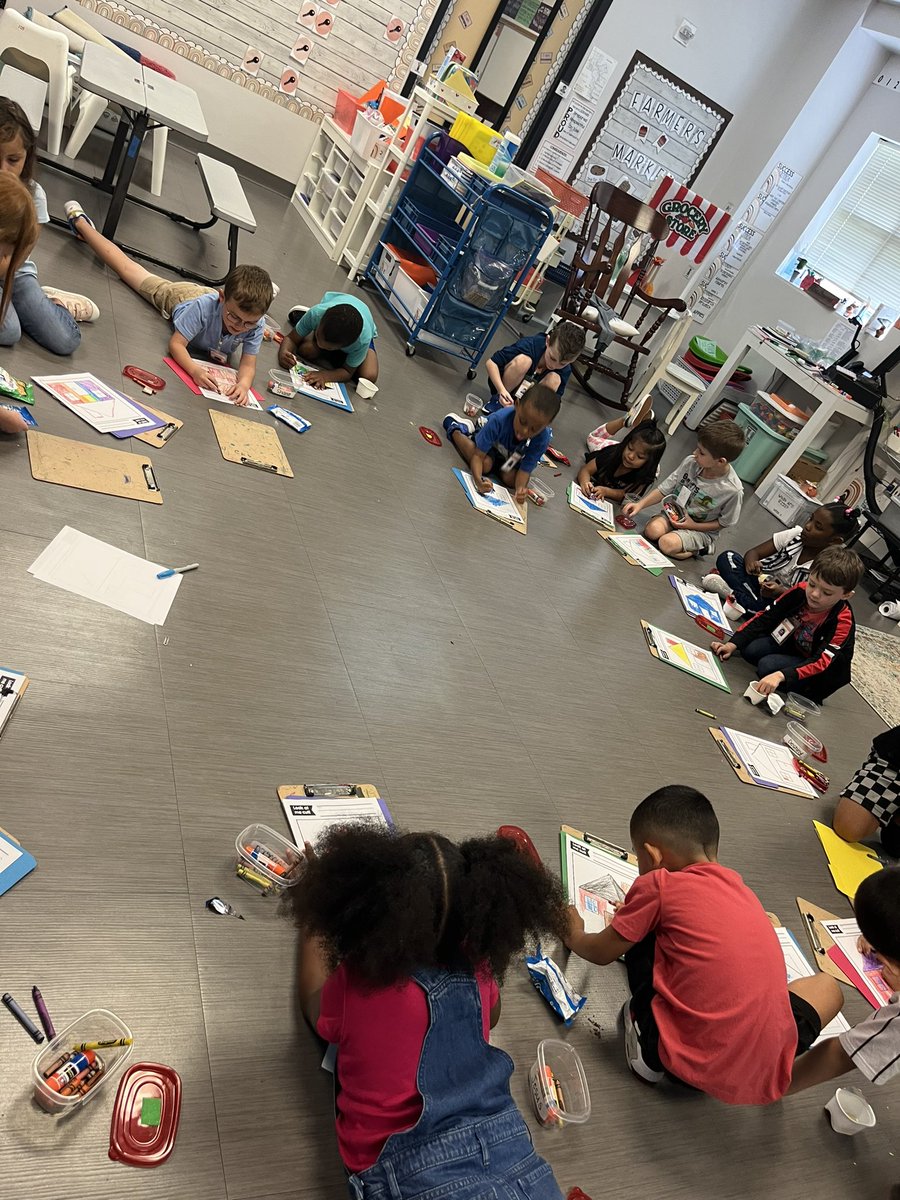 KellyLeonardLP's tweet photo. Getting Our Goal Setting Folders ready! We have some Big goals to reach this year! Thanks to my Star Job Helpers for joining in the work too! Thanks @HalbardierELALP  for the idea of post it folders! #goals #kinder #LPE #chooseLP @lpisd @LPELeopards https://t.co/4zyAy4Dqqe