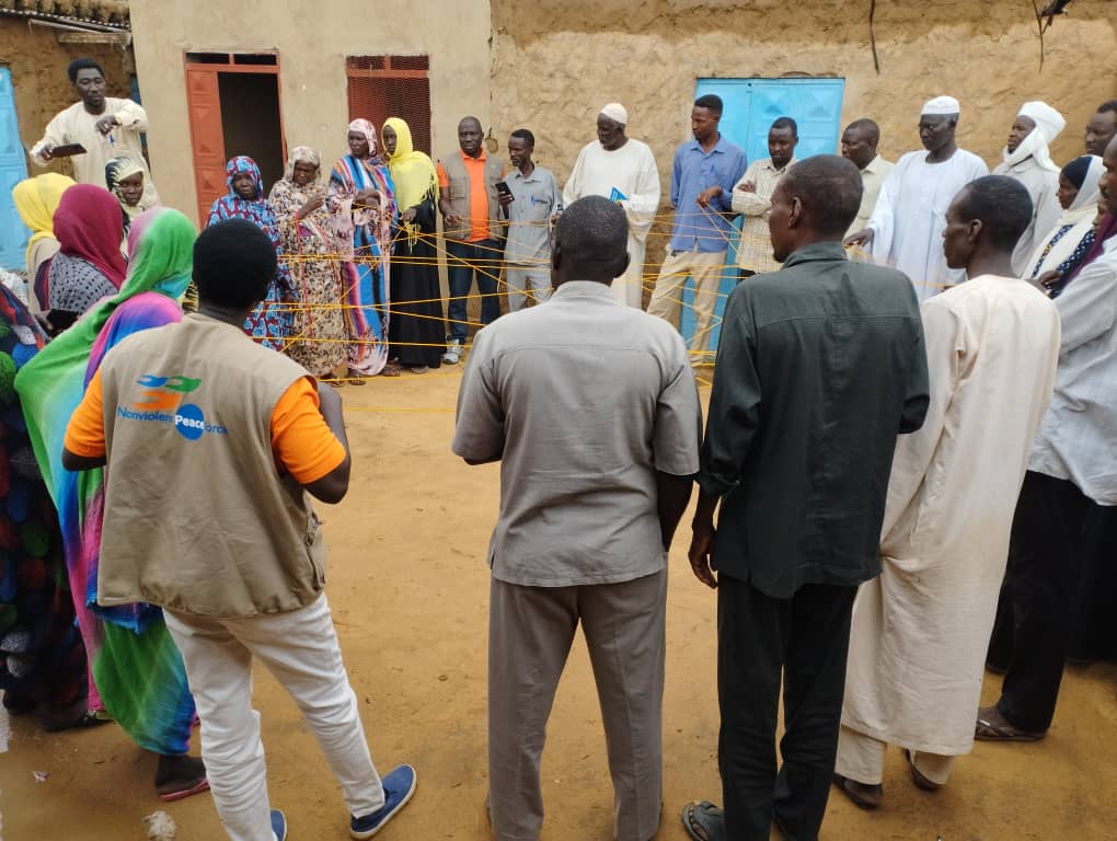 Peaceforce's tweet photo. ✅ met with 600+ stakeholders- including nomad groups, recently displaced communities, & local authorities
✅ reached 157 individuals, (women, men, girls, & boys in Zamzam IDP camp & Galab)
✅ held 7 #community protection orientations & awareness-raising trainings https://t.co/6CKrVIgQDV