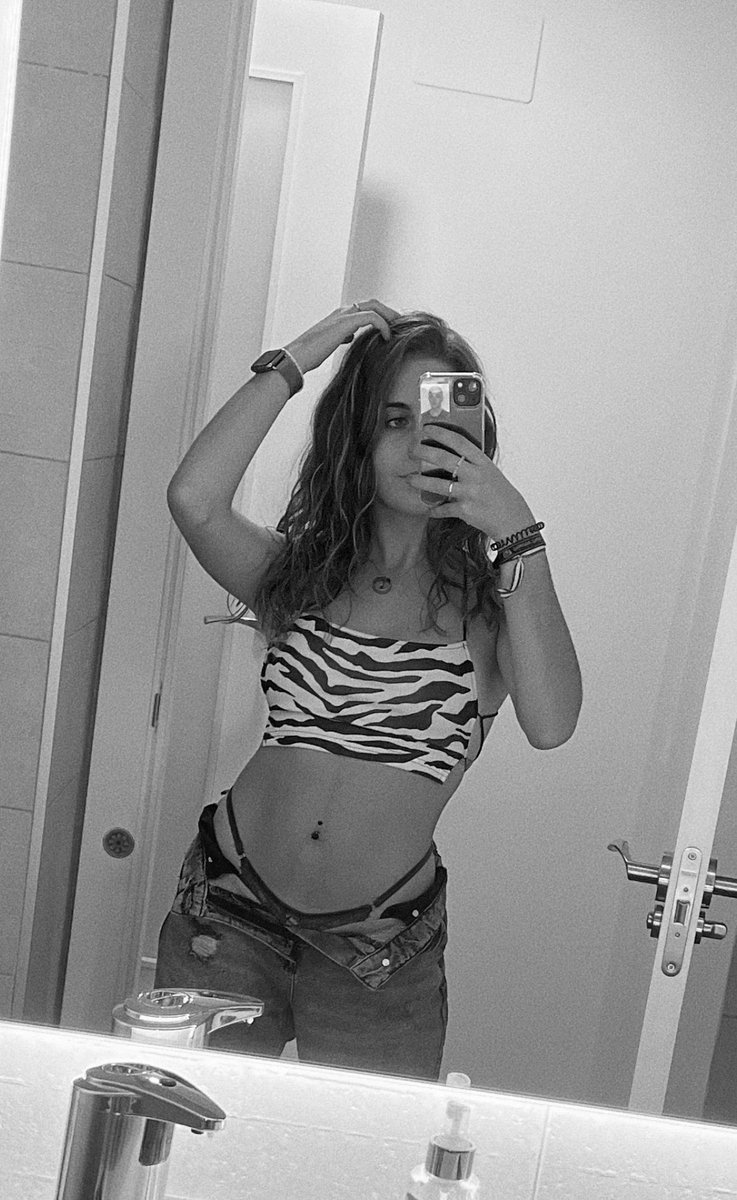 _annagonzz's tweet photo. joder que bien me veo últimamente 🥰 https://t.co/fqLeqNsNuz