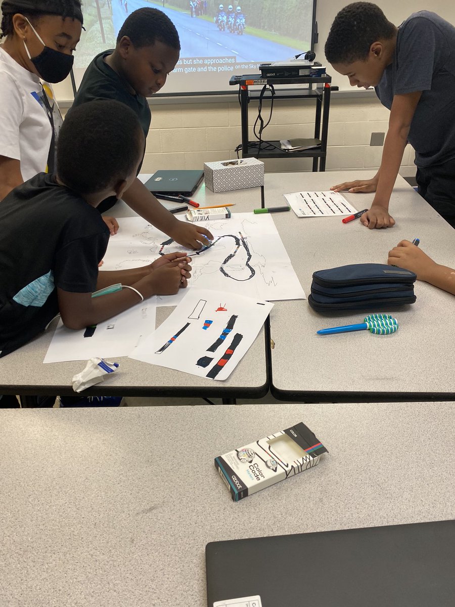 K_Williams0704's tweet photo. What in the world ? Students locating continents and oceans using ozobots! #steam https://t.co/O44keW5Cbv
