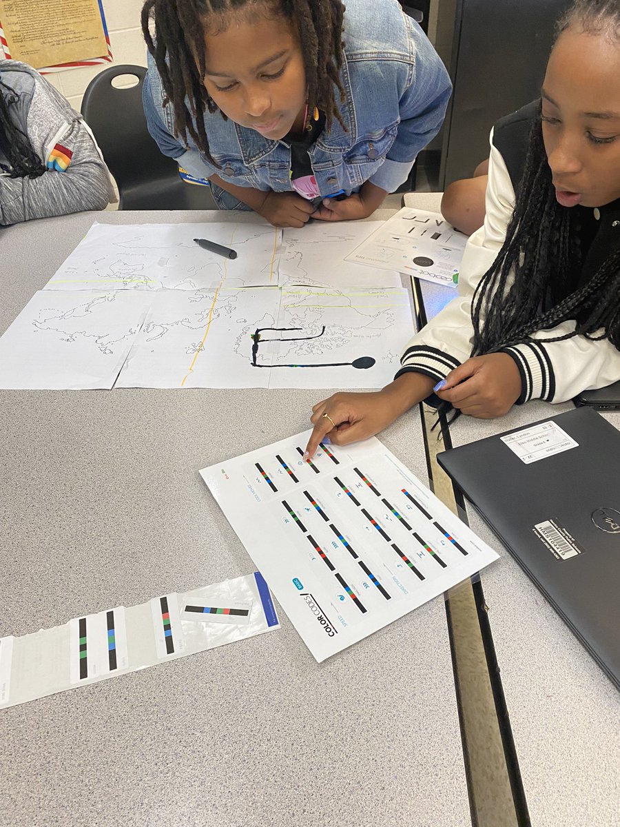 K_Williams0704's tweet photo. What in the world ? Students locating continents and oceans using ozobots! #steam https://t.co/O44keW5Cbv