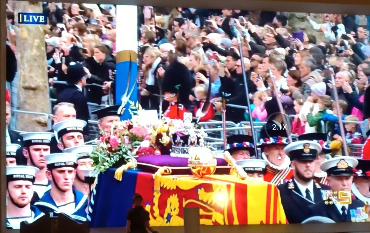 earth_form's tweet photo. @KensingtonRoyal @AmazingArbuckle We stayed up all night to the early hours of the morning watching your farewell from Australia. God bless you and your family. We cried happy tears. This was very emotional. https://t.co/u4m0BeaRRG