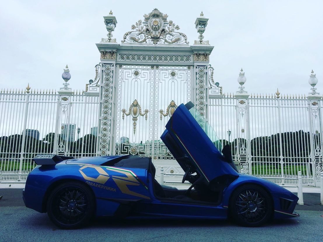 morohoshi_7777's tweet photo. ⭐️ブルーベリー号⭐️
#lamborghini #ランボルギーニ #morohoshi #諸星伸一 #fightingstar #ファイティングスター #fsbk #カスタム #スワロフスキー #swarovski #tokyo #japan https://t.co/gX3QIw3JCA