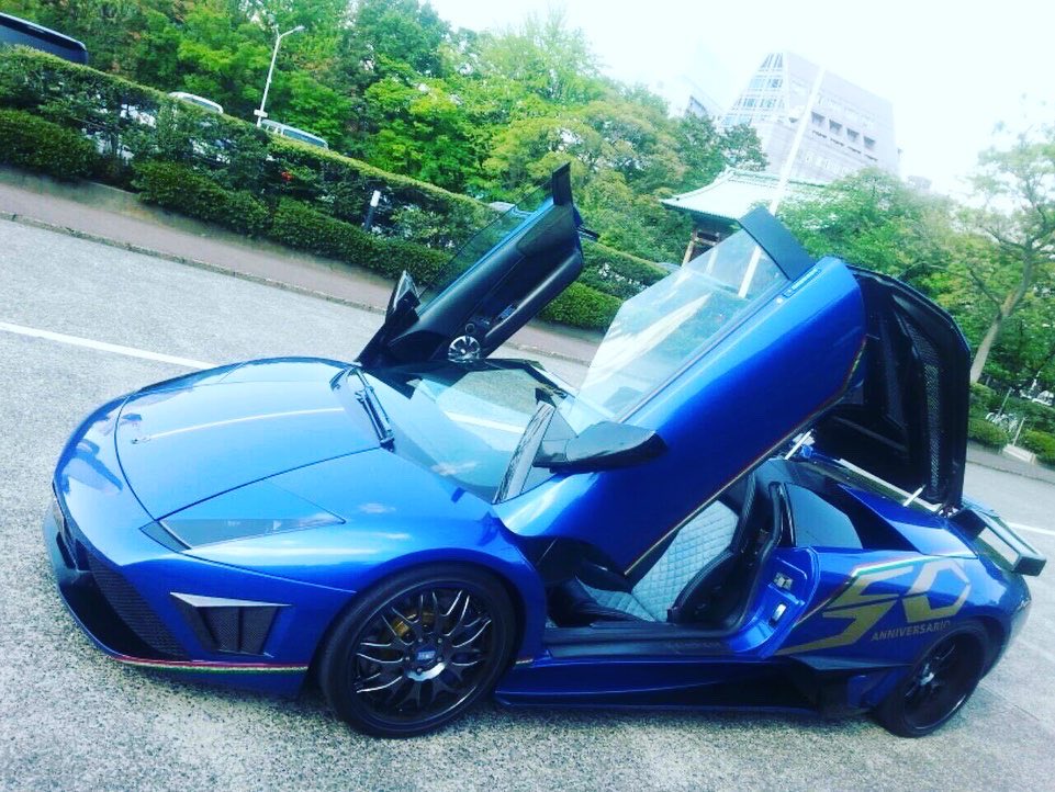 morohoshi_7777's tweet photo. ⭐️ブルーベリー号⭐️
#lamborghini #ランボルギーニ #morohoshi #諸星伸一 #fightingstar #ファイティングスター #fsbk #カスタム #スワロフスキー #swarovski #tokyo #japan https://t.co/gX3QIw3JCA