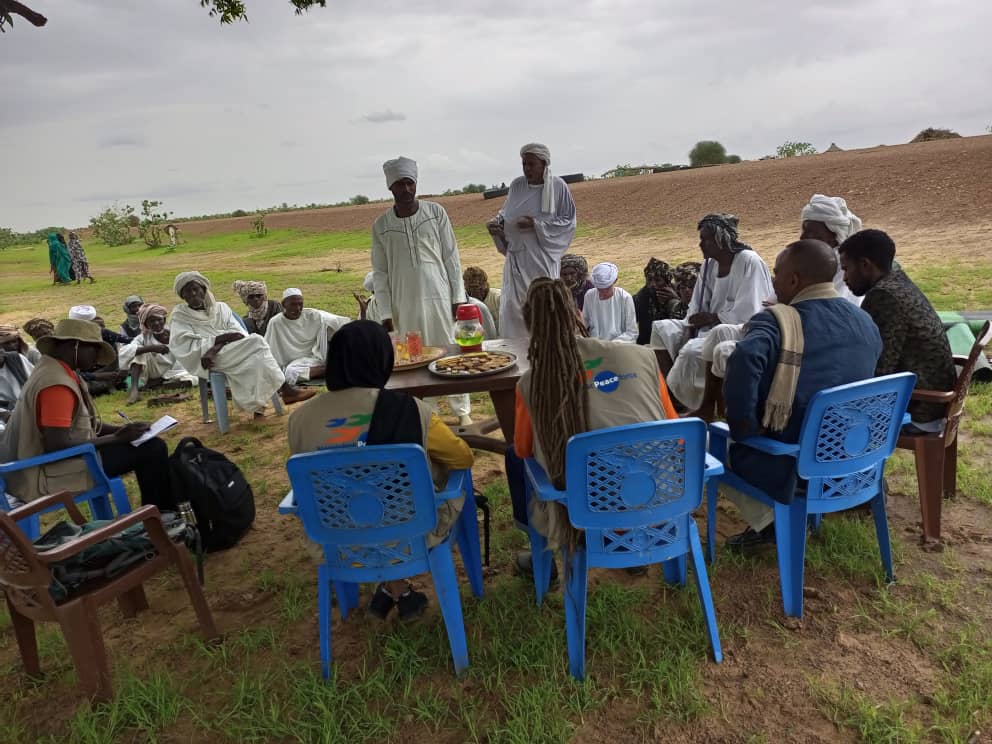 Peaceforce's tweet photo. ✅ met with 600+ stakeholders- including nomad groups, recently displaced communities, & local authorities
✅ reached 157 individuals, (women, men, girls, & boys in Zamzam IDP camp & Galab)
✅ held 7 #community protection orientations & awareness-raising trainings https://t.co/6CKrVIgQDV