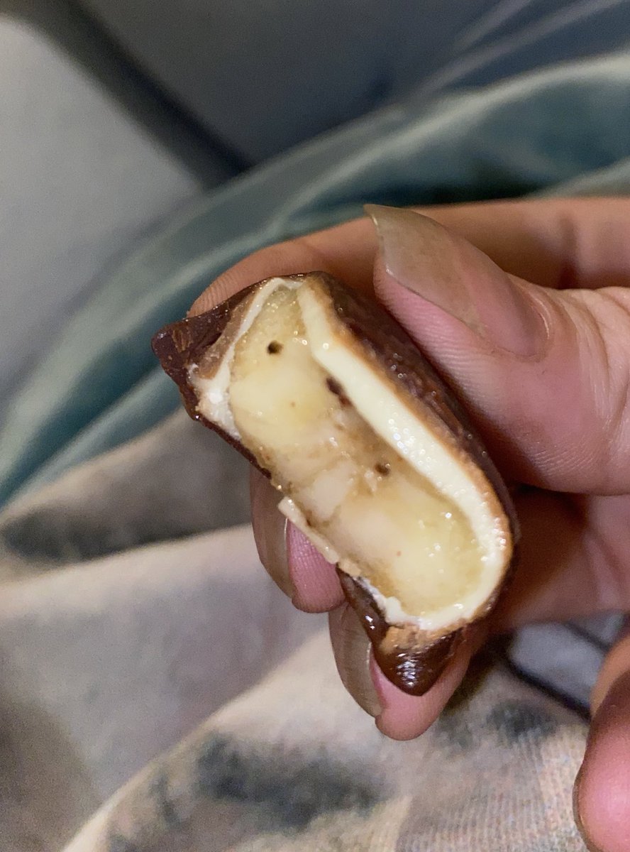 BreannaBunzel's tweet photo. @trufru I found a banana with 3 layers, dark chocolate , peanut butter, &amp; white chocolate. it was delish btw https://t.co/1jl88vrjb2
