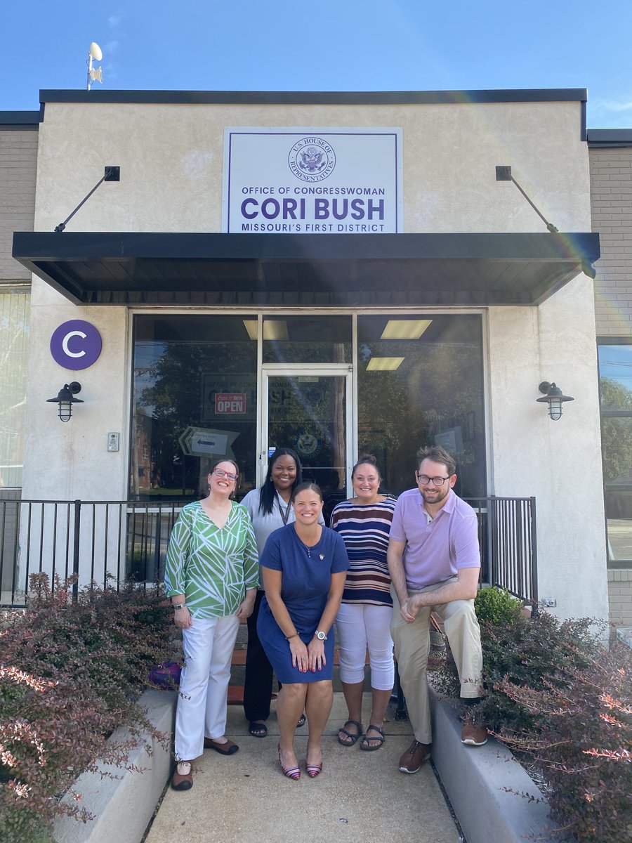 stlpeacecorps's tweet photo. RPCV’s met w/staff from ⁦@CoriBush⁩ ‘s office today. Thank you for your support of ⁦@PeaceCorps⁩ and the Reauthorization Act of 2022. ❤️ the 🌈 ⁦@pcorpsconnect⁩ ⁦@maryinzambia⁩ #Mali #Malawi #Mongolia #Kenya https://t.co/fIdSU7ZOkP