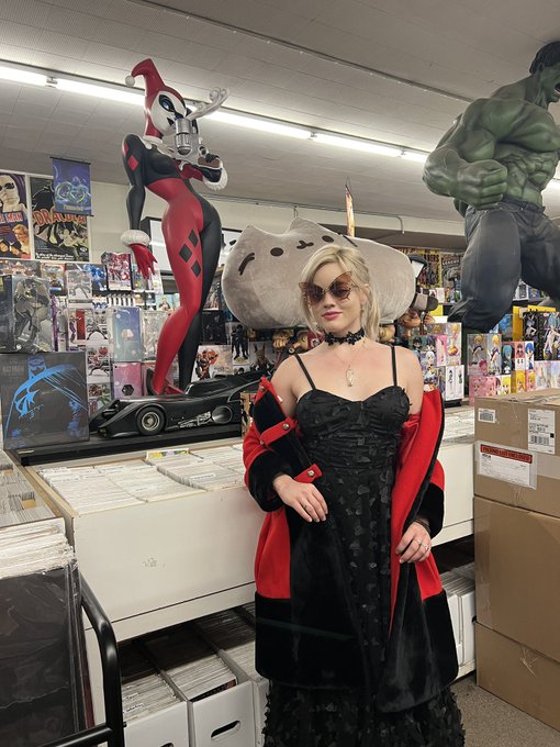 Hanging with Harley Quinn In Salem. My jacket matches her! https://t.co/QOMcAXaokL<a href="/tag/pussy"class="tags"><span>#pussy</span></a><a href="/tag/lesbian"class="tags"><span>#lesbian</span></a><a href="/tag/foursome"class="tags"><span>#foursome</span></a><a href="/tag/pussyeating"class="tags"><span>#pussyeating</span></a><a href="/tag/onlyfans"class="tags"><span>#onlyfans</span></a>