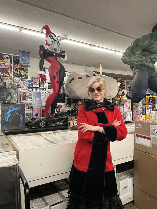 Hanging with Harley Quinn In Salem. My jacket matches her! https://t.co/QOMcAXaokL<a href="/tag/models"class="tags"><span>#models</span></a><a href="/tag/model"class="tags"><span>#model</span></a><a href="/tag/nudemodel"class="tags"><span>#nudemodel</span></a><a href="/tag/blonde"class="tags"><span>#blonde</span></a><a href="/tag/xxx"class="tags"><span>#xxx</span></a><a href="/tag/camgirl"class="tags"><span>#camgirl</span></a>