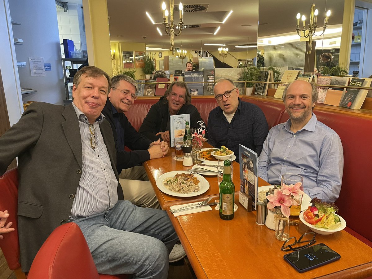 colognedata's tweet photo. #OracleForms Speaker lunch - great 👍 time and preparation for the next #formsday tomorrow at the #DOAG2022 conference. @OracleFormsPM will join tomorrow. Tomorrow at 9AM @jpt2000 will start with the first session. https://t.co/yxIXPcUr0w