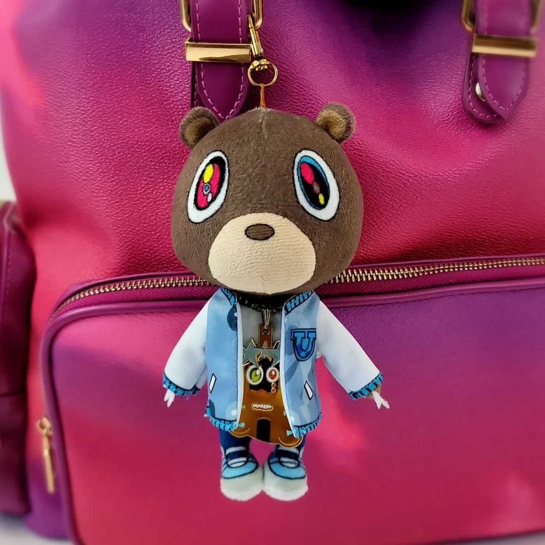 GreDeeArts's tweet photo. 🚨GRADUATION 🐻 KEYCHAIN PRE-ORDER🚨 Sat. Sept. 24th (1pm EST) - Mon. Sept. 26th (1pm EST)! https://t.co/ISteM12JRt #GREDEEArts | #graduationbear #plushiesofinstagram #plushies #kanyewest #plushtoys #reels #plushielove #plushie #kanyebear #artislife #art #gredee #handmade https://t.co/RTC3MYSlp5