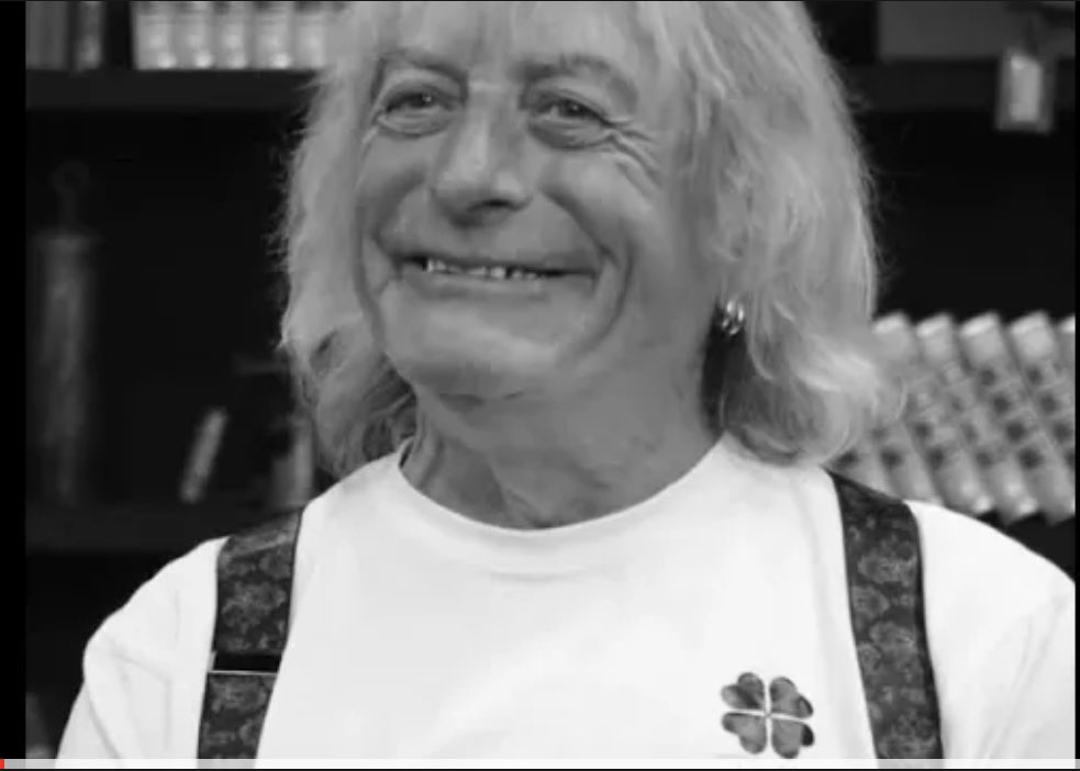 Vidéo d’amour et de soutien pour notre Tonton #renemalleville juste ici 

➡️ youtu.be/AuR8cz-r_hE

#trotti #Marseille #olympiquedemarseille #allezlom #AllezLesBleus 🫶⭐️♥️