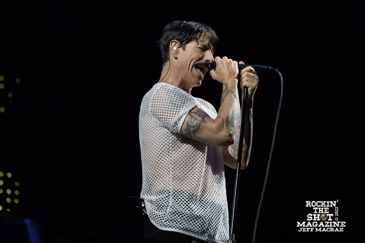 rockintheshot's tweet photo. A few teaser shots from last night's sold out @ChiliPeppers show at @GlobeLifeField 🔥🔥 @flea333 @johnfrusciante @RHCPchad #redhotchilipeppers #concert #concertphotography #musicphotography #photography #photographer #livemusic #funk #music #Rock https://t.co/eu9JwhiQIG