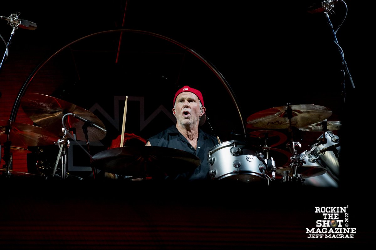 rockintheshot's tweet photo. A few teaser shots from last night's sold out @ChiliPeppers show at @GlobeLifeField 🔥🔥 @flea333 @johnfrusciante @RHCPchad #redhotchilipeppers #concert #concertphotography #musicphotography #photography #photographer #livemusic #funk #music #Rock https://t.co/eu9JwhiQIG