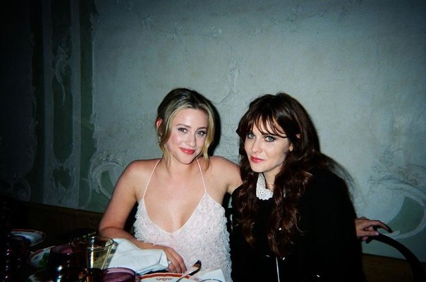 colexnub's tweet photo. absolutely adore those photos that resemble the 90s.

#Riverdale #lillreinhart https://t.co/PDthbpWpxU