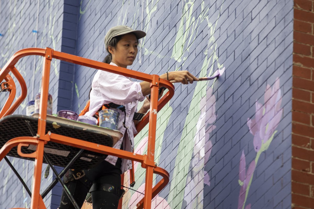 JerseyCity's tweet photo. Louise Jones @0uizi a Detroit based painter created a large-scale mural in the courtyard of PS #30, 171 Seaview Ave. in Greenville. The #JCMAP worked with the school to bring the piece to life &amp; the students will have the honor of titling it!

#MuralMonday @JCArtCulture https://t.co/HJ9PfWJcvI
