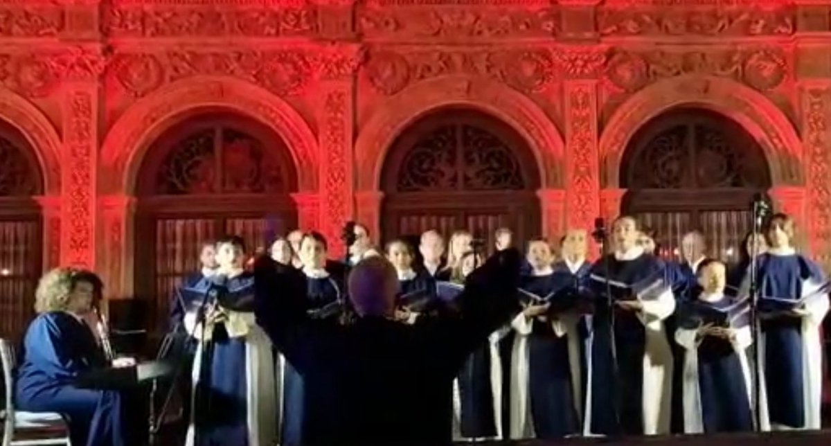 ¿Quieres saber más de la Escolanía Domus Carmina? Gracias a <a href="/RadioMariaSpain/">Radio María España</a> en el minuto 27.30 de este podcast puedes escuchar una presentación, y a partir del minuto 33.50 tres piezas interpretadas por <a href="/domuscarmina/">Escolanía Domus Carmina</a>. Deja tus comentarios... Podcast: radiomaria.es/archivo_podcas…