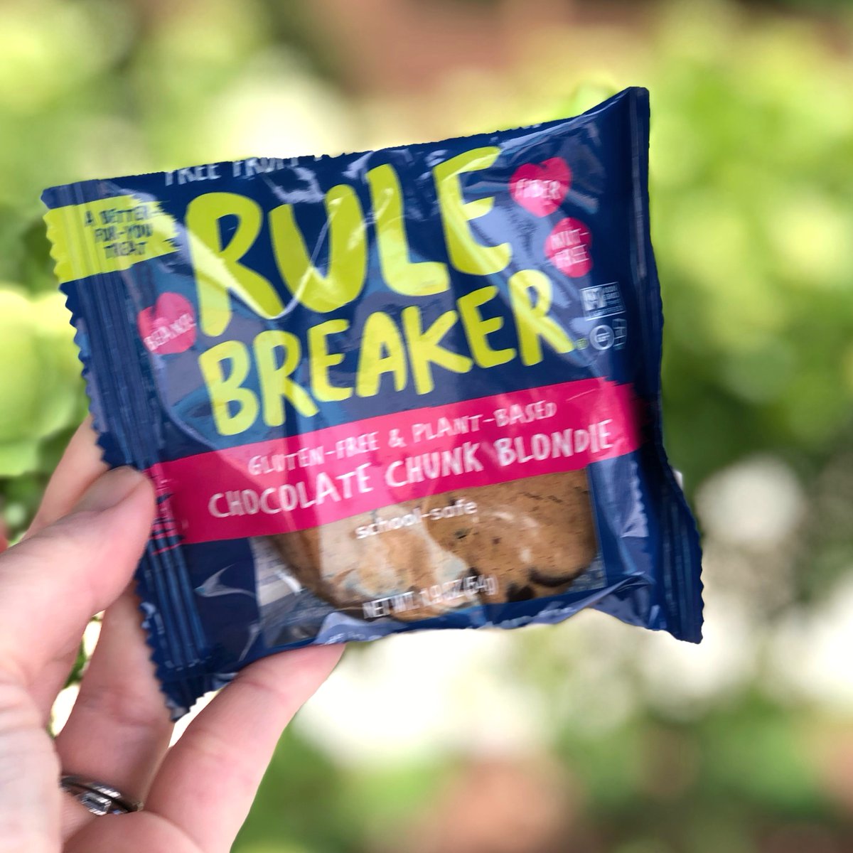 BeARuleBreaker's tweet photo. If you love chocolate chip cookies (and really, who doesn't...) this is the treat for you.
https://t.co/pcV9Jhtl2S
#bearulebreaker #rulebreakersnacks #snacktimesolved #vegan #glutenfree #glutenfreevegan #top8free #nutfree #chocolatechipcookies #chocolatechip #chocolatechips https://t.co/tNXMt8ik7A