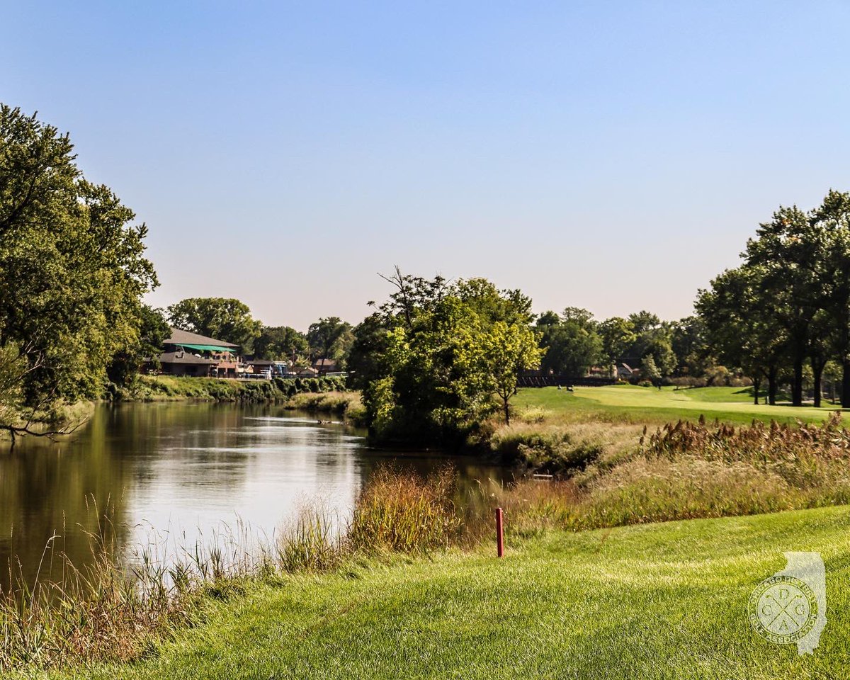 CDGAGolf's tweet photo. The venerable @rgc1893 was more Hyde than Jekyll in the first round of the 36th #ILStateSrAm Monday, but Peoria's Scot Frankenreider tamed the menacing layout to the tune of an even-par 71 and holds a two-shot lead.

📰: https://t.co/ZEfy8Fn7S0
📸: https://t.co/SieEGNwWj3 https://t.co/orC1AWuSmR