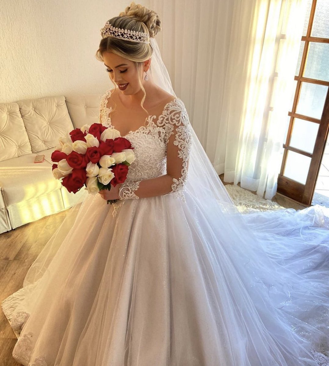 UniversoDnoivas's tweet photo. Não vejo a hora desse dia chegar 💍 https://t.co/A7K4gaNsCN