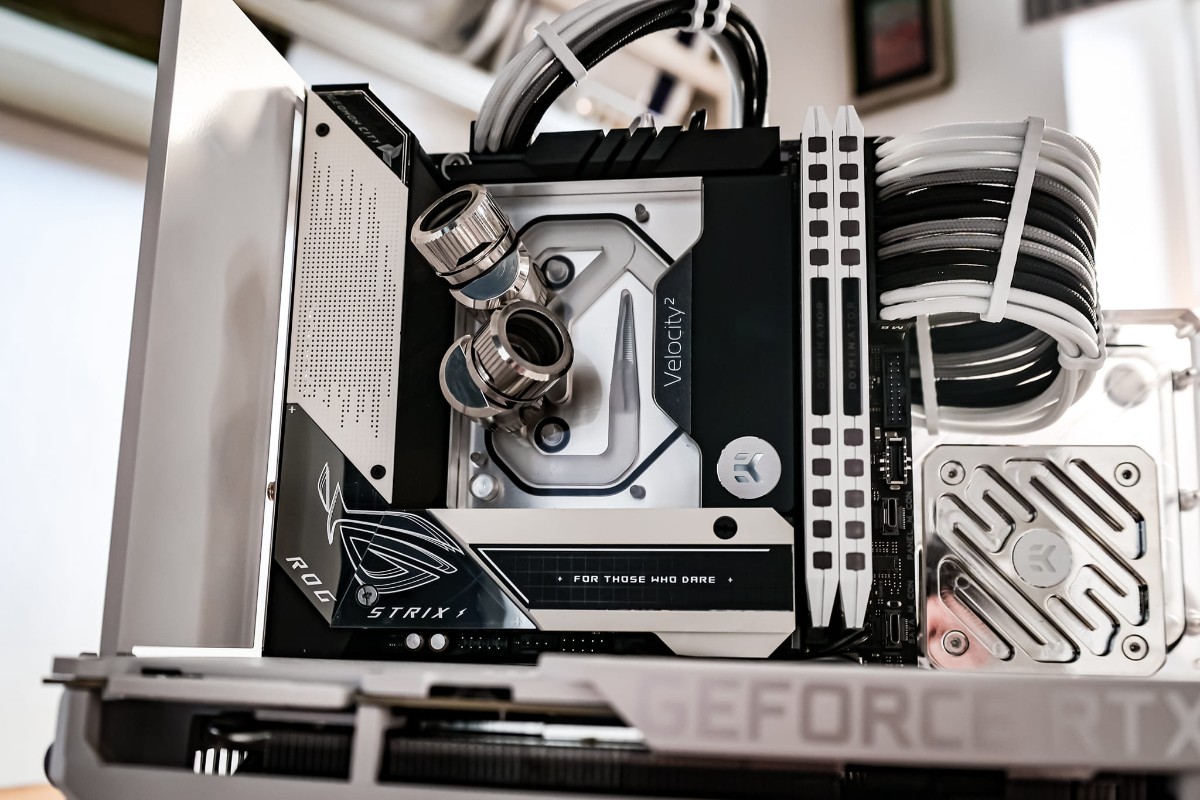 ASUS_ROGNA's tweet photo. ✨ ART IN PROGRESS ✨

#ASUSPCDIY #buildinprocess by Søren Kirkegaard of Nordic 3D Design >> https://t.co/KP84QwNHHA https://t.co/Ri5orOTePX