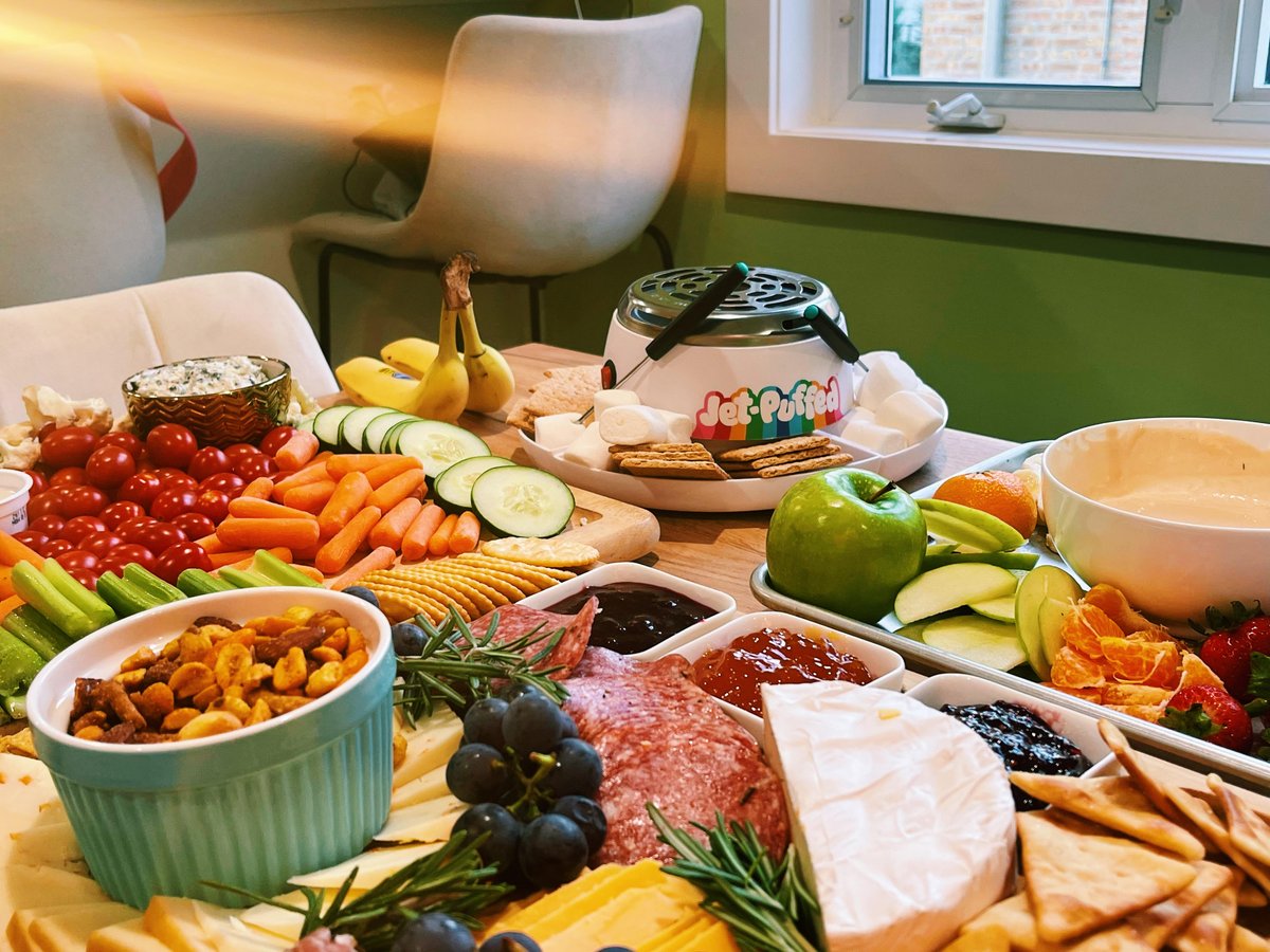 Charcuterie Boards and S'mores? Count us in!  Our S'mores Maker fits right in, making a delicious dessert for any occasion. Some tips and tricks we have for your next charcuterie board would be to include a variety of different boards. 🍪🍎🧀