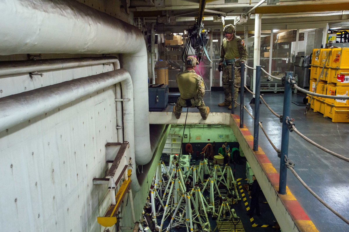US7thFleet's tweet photo. Sailors assigned to #EODMU5, attached to #CTF70, conducts a fast rope training exercise in the hangar bay of the @USNavy’s only forward-deployed aircraft carrier, @Gipper_76 while underway in the #PacificOcean, Sept. 17.
PresenceMatters #FreeandOpenIndoPacific https://t.co/T46hvM2mar