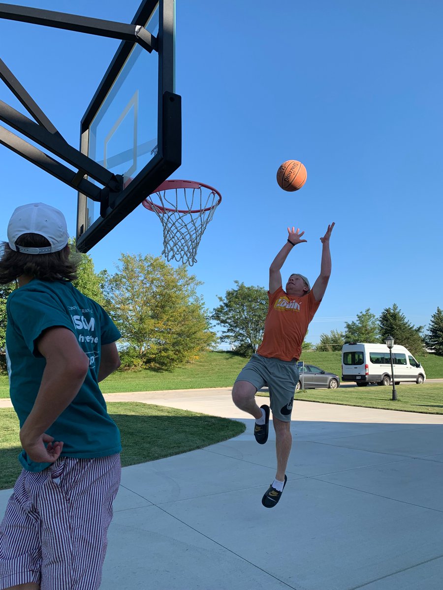 WLC_MGOLF's tweet photo. Dunk contest to kick off the evening #StickToGolf https://t.co/Ti8Ncnsfjx