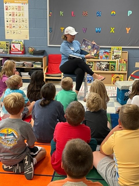 MayoESAACPS's tweet photo. Guest Reader Mrs. Woody  shares stories and poems with Mrs. McClenahan’s class. https://t.co/nMrNzwtLZG