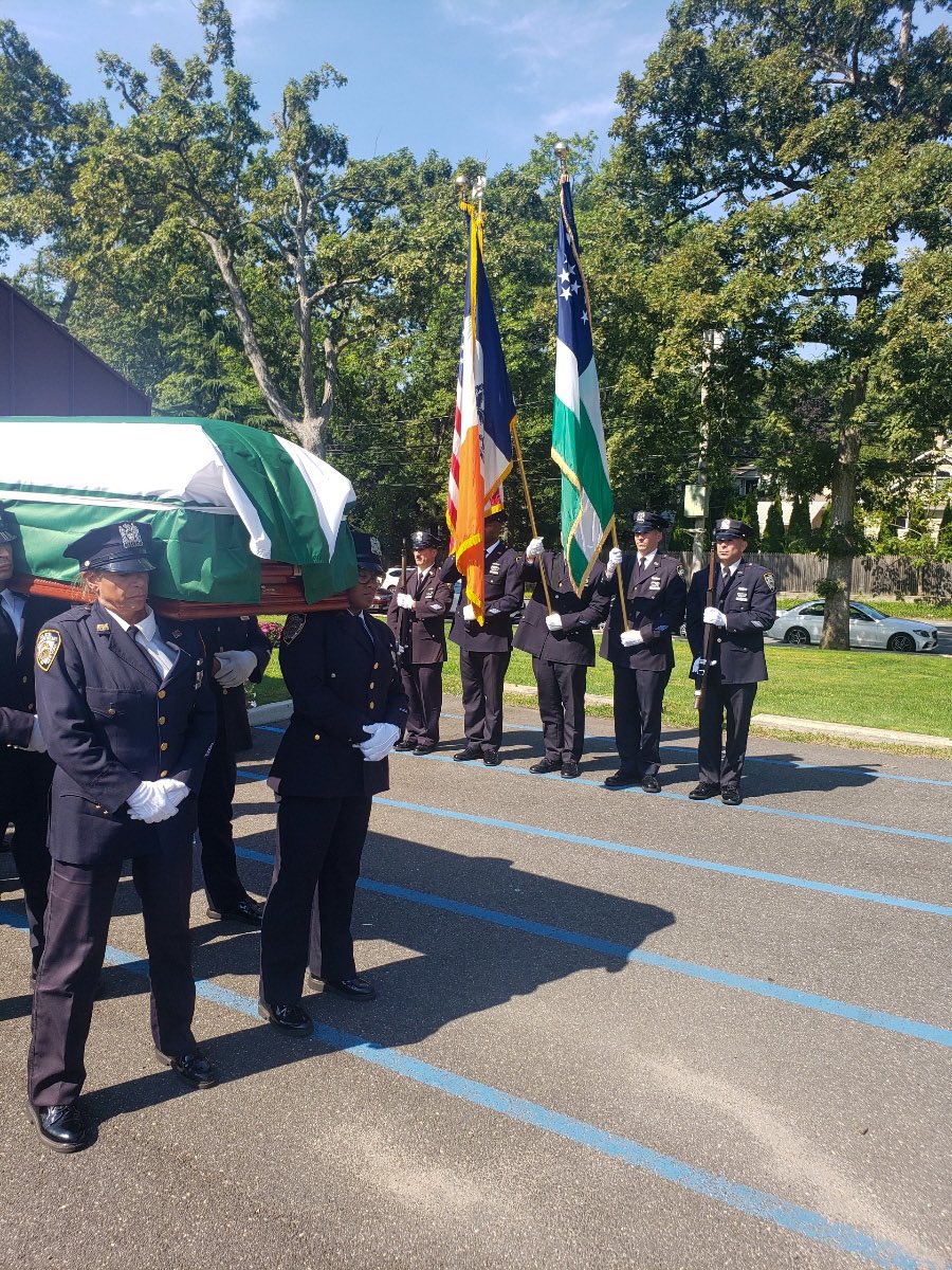 NYPDCeremonial's tweet photo. Inspector Brendan J. Sheerin retired in 2009 from the @NYPDnews Deputy Commissioner Counterterrorism Office and passed away on September 13, 2022. Today, he was carried to his final resting place. May he rest in eternal peace. #NeverForget 
@CeaNypd https://t.co/pVp28dCNuT