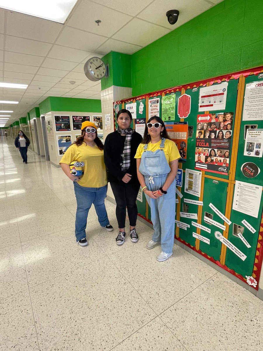 fcs_m_garza's tweet photo. @Rowe006 Hoco Week Day 1: Minion Monday!๐ #RoweFCS #WarriorNation @fcs_r_jimenez https://t.co/Uty2P6VcDZ