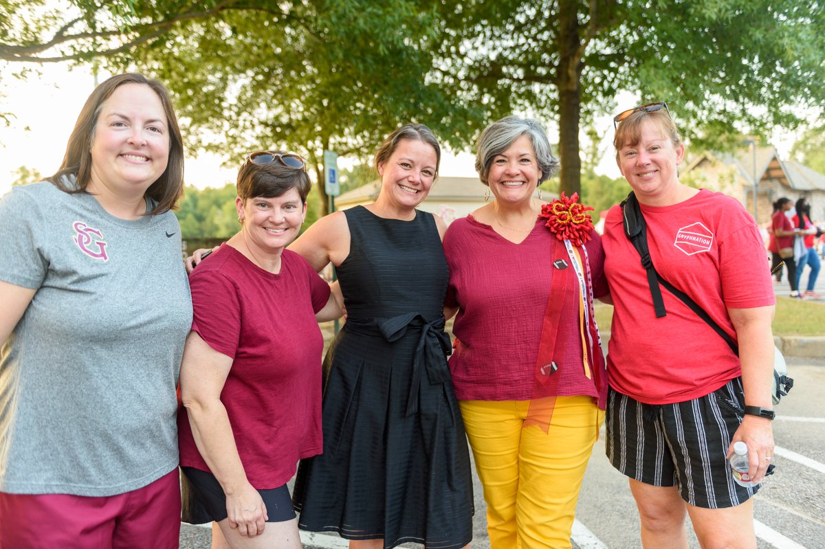 SGISGryphons's tweet image. What a wonderful, whirlwind week for St. George’s! Combining Spirit Week, Homecoming, our second all-school tailgate of the year and Alumni Reunions for the classes of 2007, 2012 and 2017 was a great way to celebrate our community.