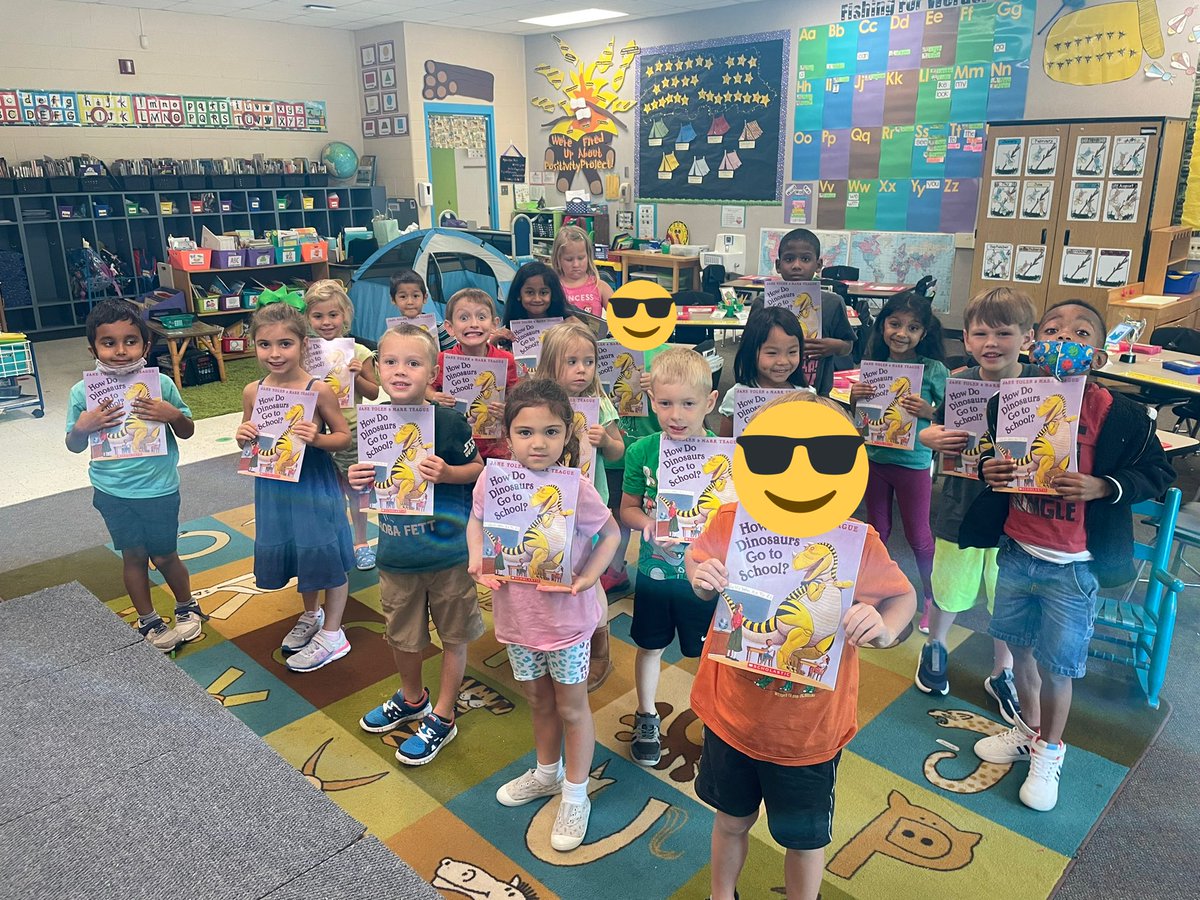 classofMrsSine's tweet photo. Today we wore 💚 to celebrate @tori_scuderi for #iaappreciationday , friends spent #clippercash to have lunch w/ Mrs. Sine, we got our monthly book from our Sept. #readingwarrior , & we made matching quantities for 1-10! @OliveChapelElem @ErinKelleyMay @jmboyer @AshleyPCharles https://t.co/MgG3jJfKv7